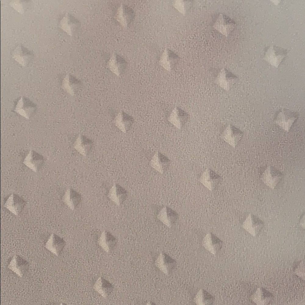 White Crop Top With Textured Pattern - image 3